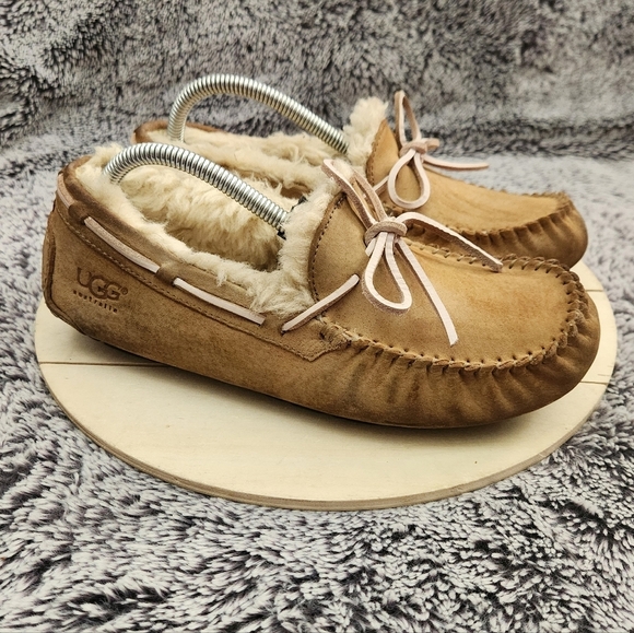 UGG Shoes - UGG Dakota Women's Slipper Chestnut Brown Leather Tie Size 7